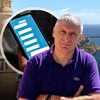 Cine îl spionează pe fostul ambasador? Cătălin Avramescu, surprins la proteste și scos din peisaj cu un telefon, înainte să înceapă haosul