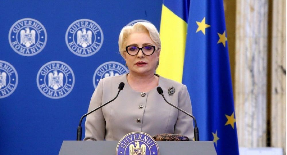 Apariție neașteptată a fostului premier! Viorica Dăncilă, fotografiată la coadă la Starbucks