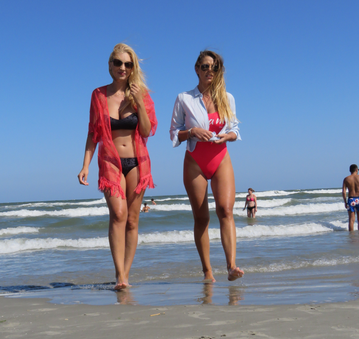 Cântăreața s-a relaxat pe o plajă din Mamaia
