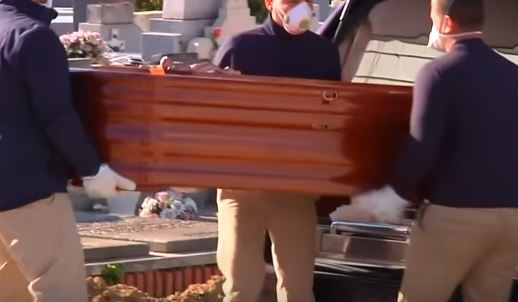 Ți se face pielea de găină! Cum arată o înmormântare pe vreme de pandemie COVID-19
