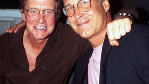 Dupa ce a fost dependent de sex cu femeile, Michael Douglas si-a schimbat orientarea sexuala?