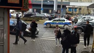 Se întâmplă din nou! Un copil a fost lovit de o maşină de Poliţie pe trecerea de pietoni, în Bacău