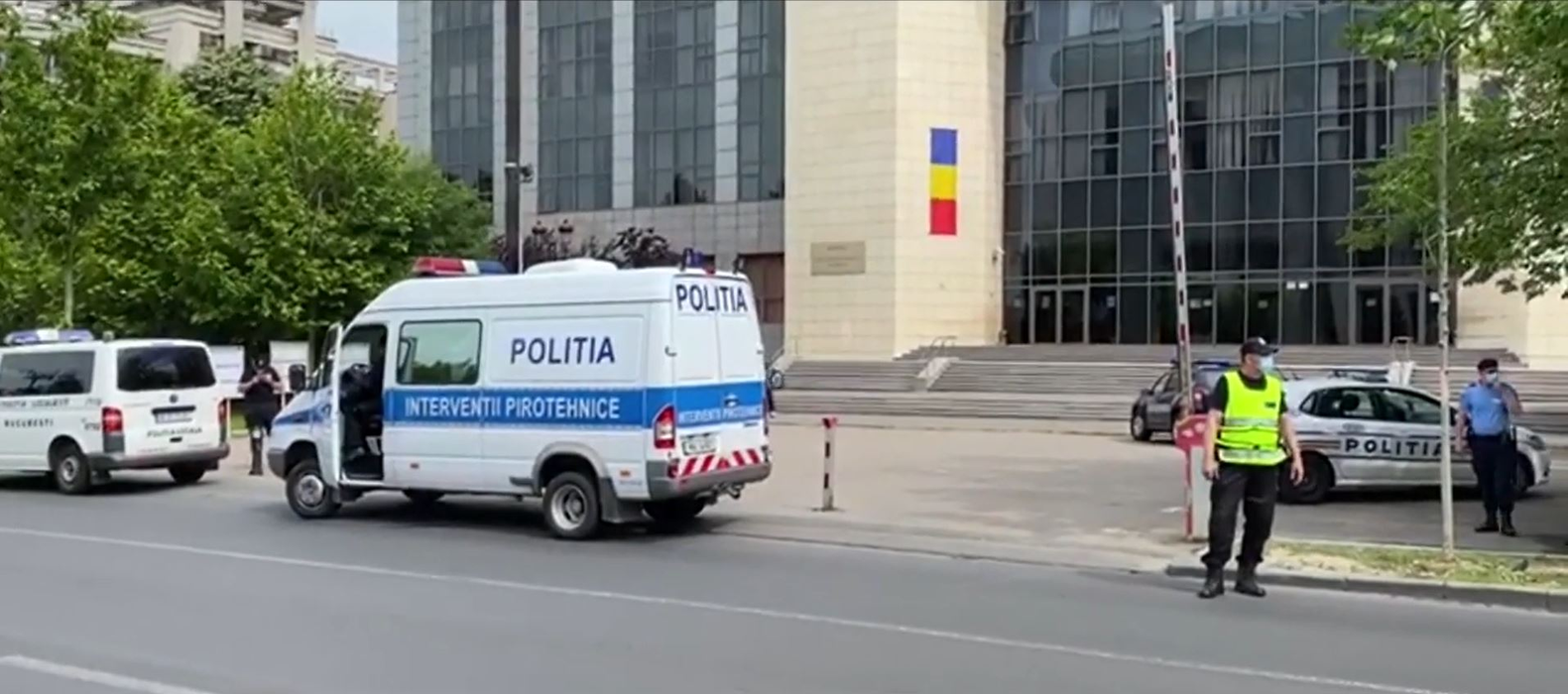 Alertă cu bombă la Tribunalul București. Oamenii din clădire au fost evacuați, iar pirotehniștii fac cercetări