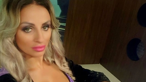 După ce s-a spus că a luat proporţii, SÂNZIANA BURUIANĂ a apărut în costum de baie! Cum arată blonda acum