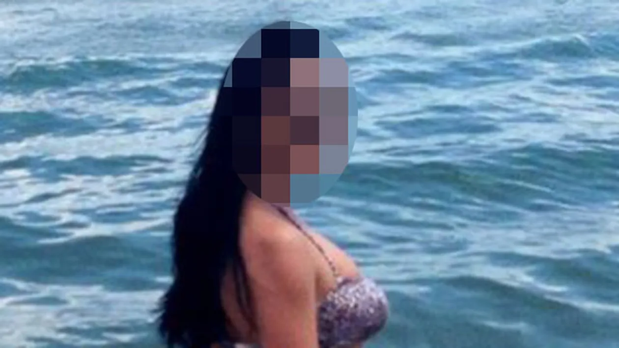 Uppsss! Se vede din departare! Ce cantareata a uitat sa-si acopere posteriorul? Uite cum a facut plaja