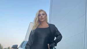 Loredana Groza a dat-o în bară, la propriu! Până și mașina vedetei e „tunată” în Photoshop