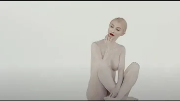 Andreea Bălan, complet goală în clipul noului single! Detaliile care au atras atenția la melodia “Am crezut în basme”
