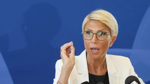 Anunțul făcut de Raluca Turcan! Nu mai sunt bani de pensii și alocații. Ministrul Muncii, mesaj dur pentru Florin Cîțu