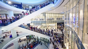 Mall-urile îşi reduc programul de funcţionare din cauza epidemiei de coronavirus