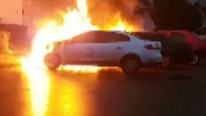 Torţe pe roţi! Trei maşini au luat foc în Târgovişte