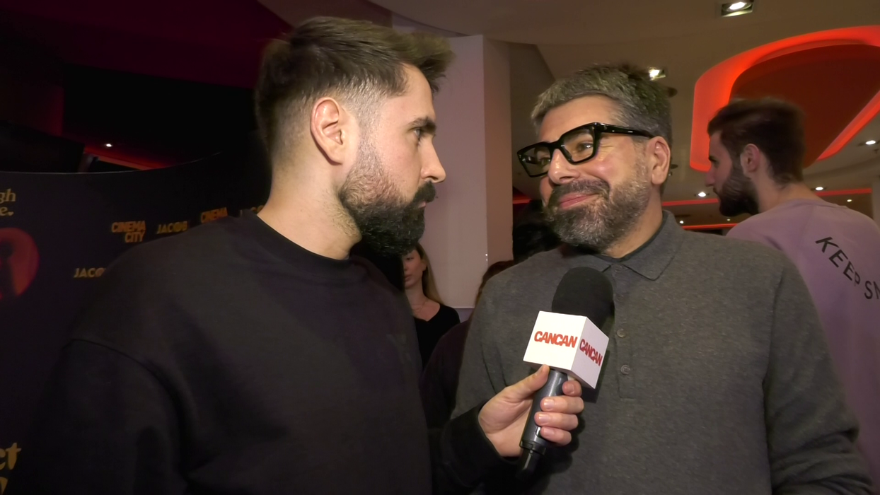 Maurice Munteanu: "Îmi place să fac cadouri, despre care știu că vor produce bucurie acelor oameni. Și întotdeauna am fost de principiul că decât să oferi cuiva o tâmpenie sau să faci un cadou tâmpit, să îți bagi picioarele pentru că n-ai chef să te gândești prea mult la asta, mai bine nu-l faci!" (Foto: captură video)