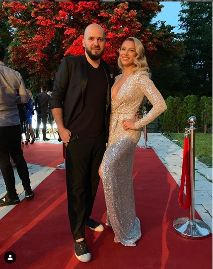 Îngenuncheată de durerea morții mamei sale, Lora a izbucnit în lacrimi! Ce a făcut Ionuț Ghenu pentru ea