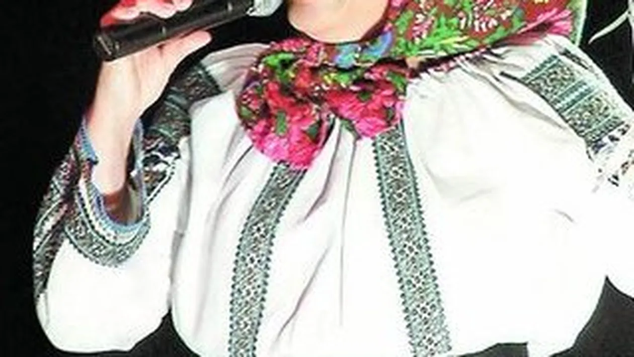 Scandal in familia celei mai cunoscute cantarete de muzica populara din Bucovina! Laura Lavric, acuzata ca nu a respectat ultima dorinta a mamei sale