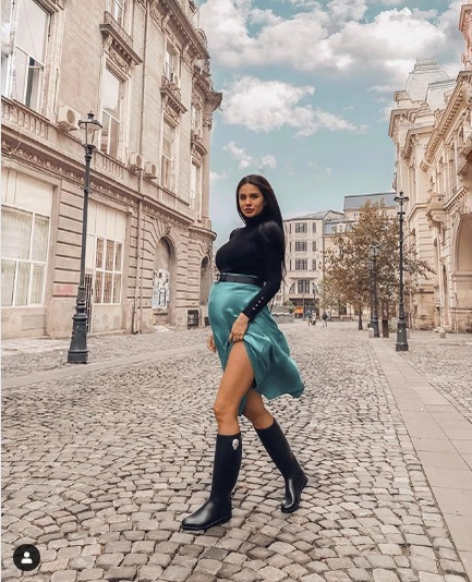 Larisa Ionescu a născut în secret! Avem primele imagini cu bebelușul și numele pe care l-a primit