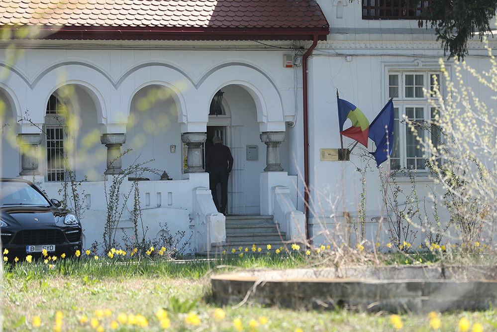 Bebe Ionescu intră în notariatul Ioanei Băsescu