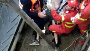 Operațiune de salvare a unui bărbat, la o balastieră din comuna Potlogi