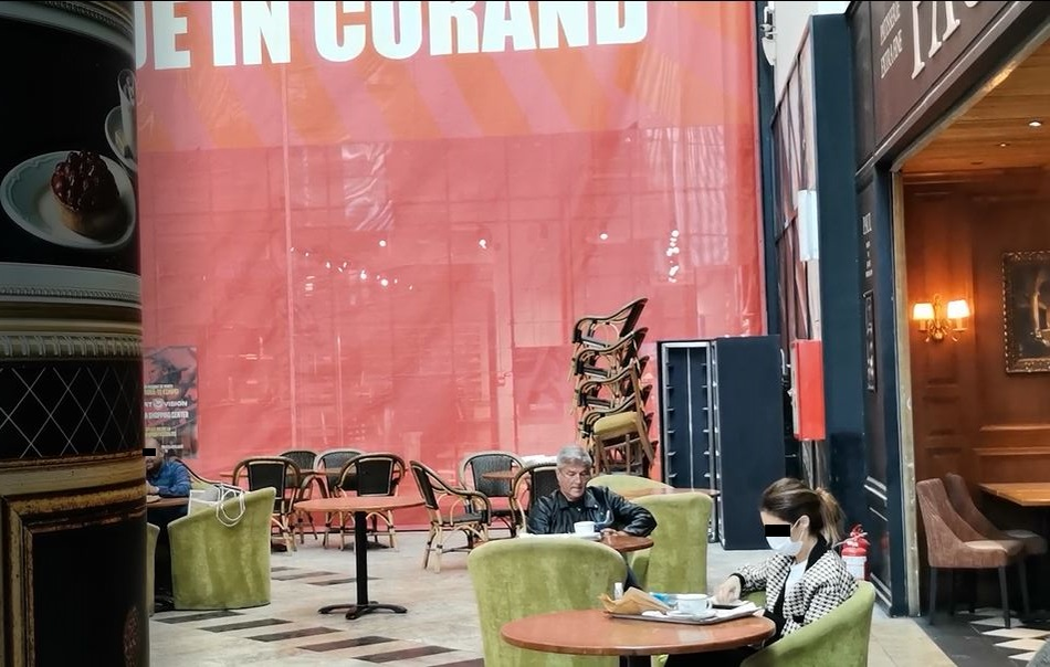 Dan Bittman și-a băut cafeau singur, cu o mină tristă
