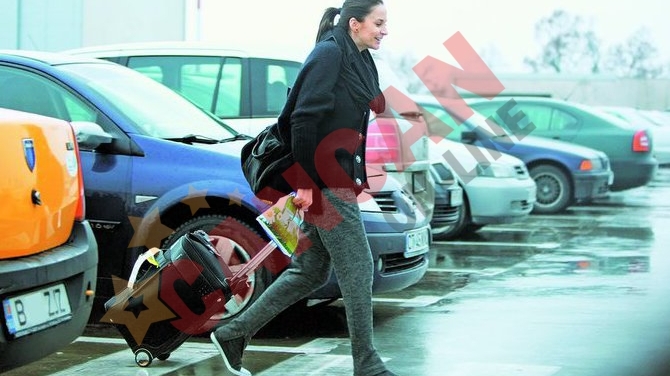 Adelina Chivu a venit singura la dentist in Romania!