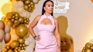 Nora lui Florin Salam a făcut senzație la nuntă! Rochia extrem de scurtă a atras toate privirile