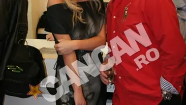 S-ar impaca, dar numai in conditiile impuse de ea! Simona Sensual l-a dat pe Maharu cu ruj la spital, dupa ce si-a rupt mana! Vezi ce i-a apucat!