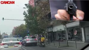 Jaf armat la o bijuterie din Capitală! Brigada antitero a intervenit de urgență, iar făptașul a fost încătușat | VIDEO