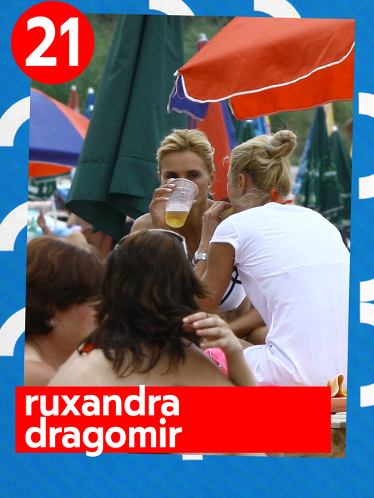TOP sexy-vedete care au turnat în ele până când s-au făcut praf! Ia mai bea un păhărel…