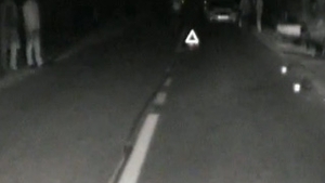 VIDEO Un batran a fost ucis de trei baieti care se plimbau cu scuterul!