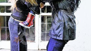 Rosse Marie Florescu si-a abandonat fetita pentru cateva saptamani! A predat-o "socrilor" prin intermediul bonei