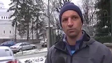 Video senzațional! După ce a fost descoperit în trafic fără permis, un bărbat susține că nu are nevoie de permisiunea cuiva ca să se deplaseze cu mașina: “Statul român nu există, noi suntem o corporație“