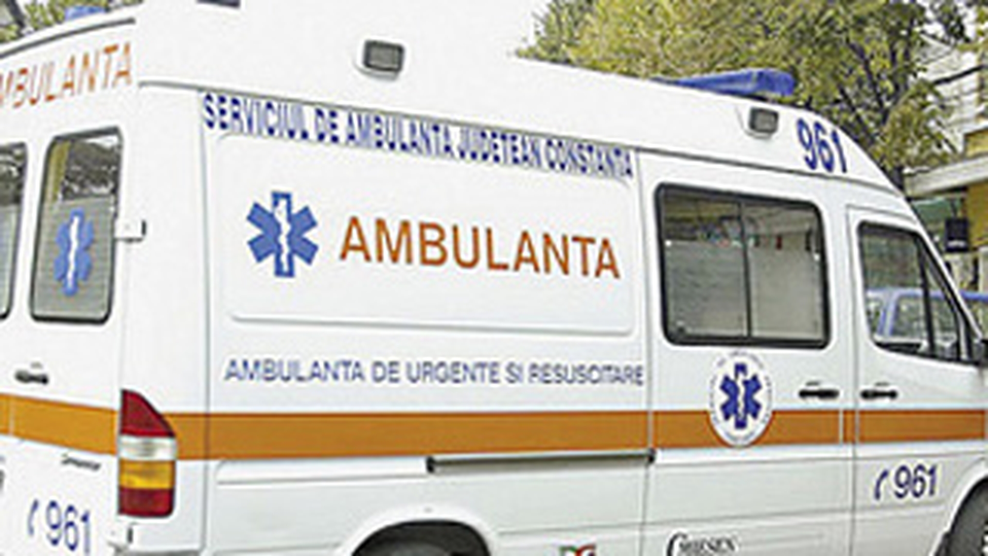 Un mort si patru raniti in urma unui accident pe DN 7, unde un TIR a lovit un autoturism