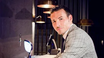 A vrut sa fie un adevarat Print, insa nu pe un cal alb! Iti statea mai bine calare pe... Vezi ce i-au spus fanii lui Cristea!