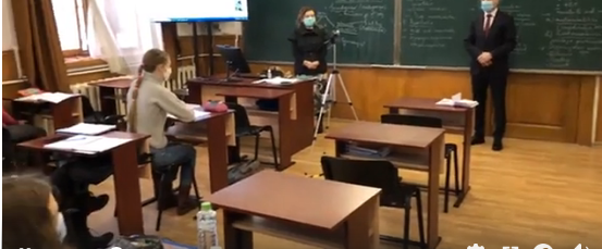 Cum au stat elevii în bănci la redeschiderea școlilor FOTO