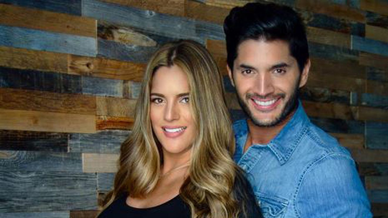 Un cuplu de actori celebri trece prin cele mai fericite momente, după ce a venit pe lume băieţelul lor! Iată primele imagini cu bebeluşul