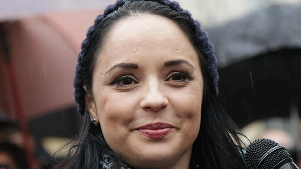 Vezi imagini cu parintii Andreei Marin in tinerete! Zana seamana leit cu mama sa! Femeia s-a stins in bratele vedetei tv