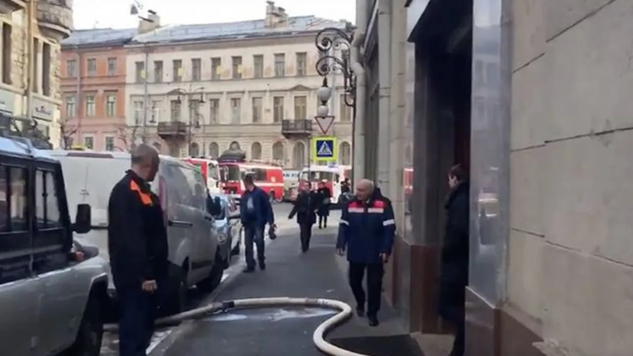 O gară și 12 centre comerciale, evacuate, după un val de amenințări cu bombă!