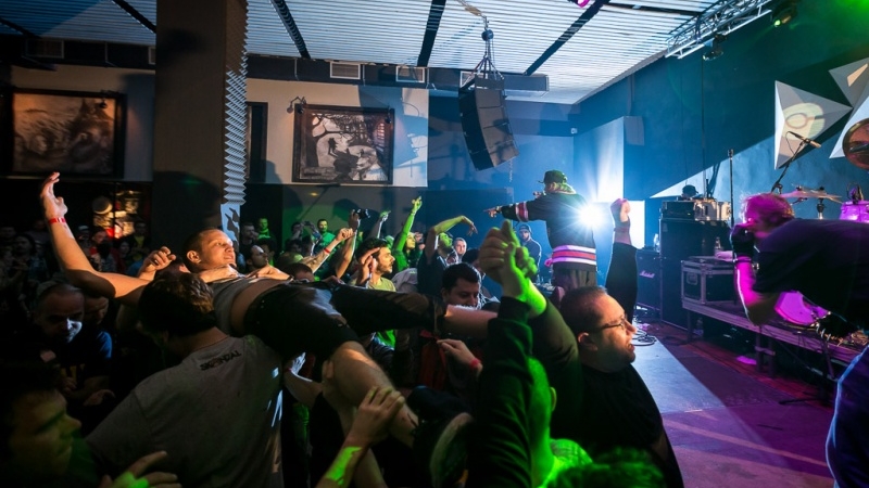 Ajutor disperat pentru Pavlos Jester, tanarul care si-a scos prietenul invalid din clubul Colectiv