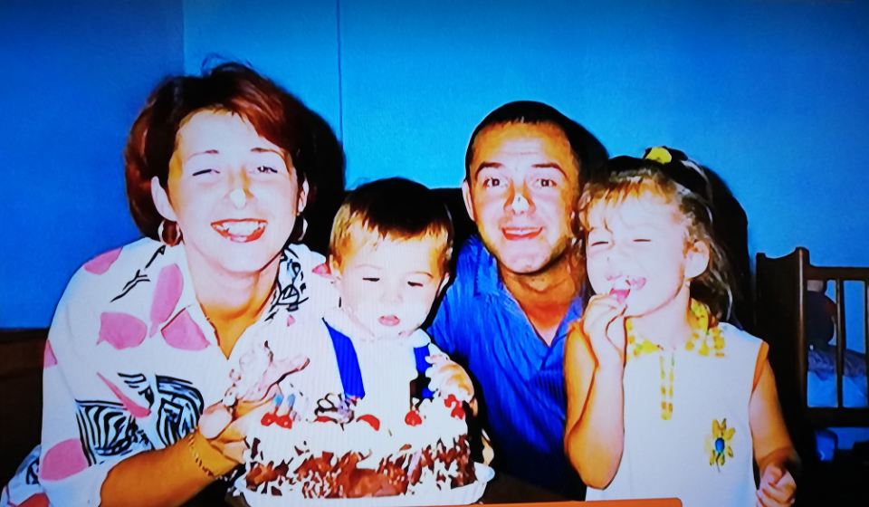 Imagini demențiale cu Mario Fresh când avea doar un an! A refăcut poza de familie la cererea lui Măruță GALERIE FOTO