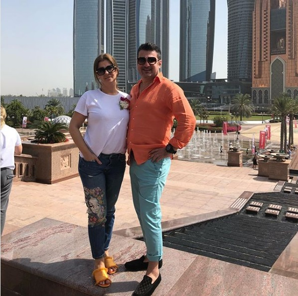 Adi de la Vâlcea și-a surprins soția cu o declarație de iubire în public! Cristina, selfie în costum de baie