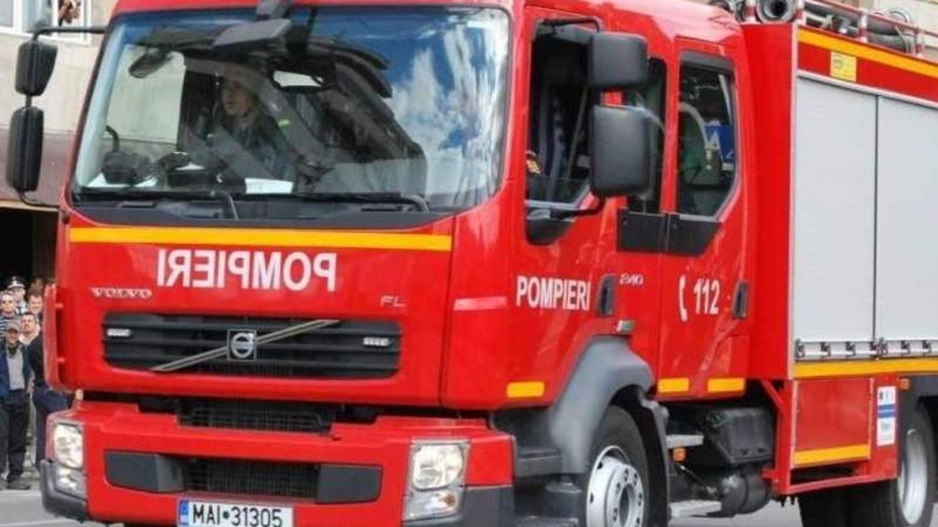 Aproximativ 120 de oameni evacuați dintr-un magazin din Ploiești, din cauza unui miros iritant