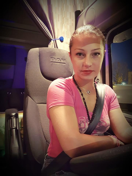Cea mai sexy TIR-istă din România se lasă de meserie! Motivul i-a șocat pe colegii ei