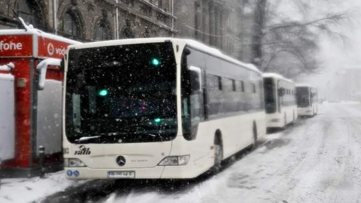 O femeie aproape dezbrăcată a fost găsită moartă într-o staţie de autobuz din Vaslui!
