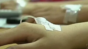 Imagini tulburatoare dintr-un liceu! Elevii sunt cuplati la perfuzii cu aminoacizi pentru a invata intr-o zi cat altii in 2 luni