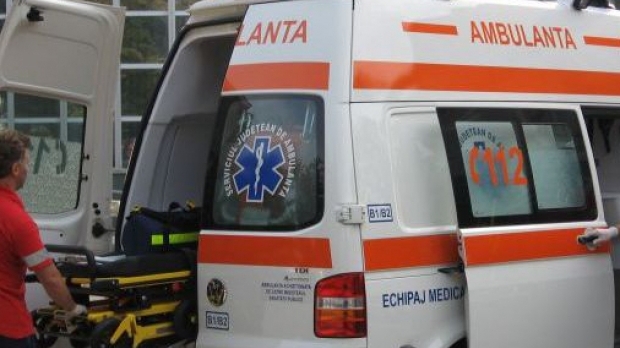 Explozie într-un bloc din Bumbeşti Jiu - Trei persoane au fost rănite şi zece apartamente afectate!