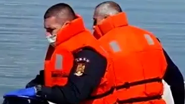 Descoperire macabră. Un bărbat din Argeș a sunat la 112 după ce a văzut un cadavru plutind pe râu | VIDEO