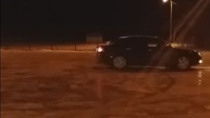 Acesta e noul „sport de sezon“ din Buzău! Mai mulţi şoferi s-au filmat când făceau drifturi prin zăpadă, iar imaginile au ajuns rapid pe Internet