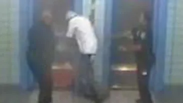 VIDEO Un veteran de razboi batut mar de un politist!