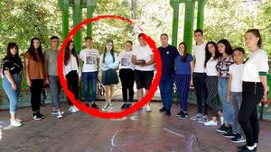 Alexandra Măceşanu a apărut duminică într-o fotografie, alături de colegii ei