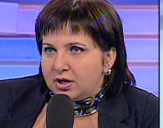 Carmen Şerban trăieşte o adevărată dramă. Tatăl ei este grav bolnav. „Are 12 operaţii, e în scaun cu rotile!”