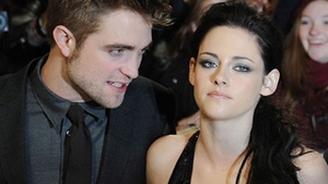 Intrebarea socanta a lui Robert Pattinson: Afla care e singurul lucru pe care vrea sa-l mai stie de la iubita lui tradatoare