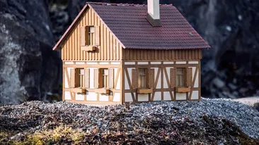 Amenzi de până la 1.000 de lei pentru românii care locuiesc la curte. Greșeala care îi lasă fără bani